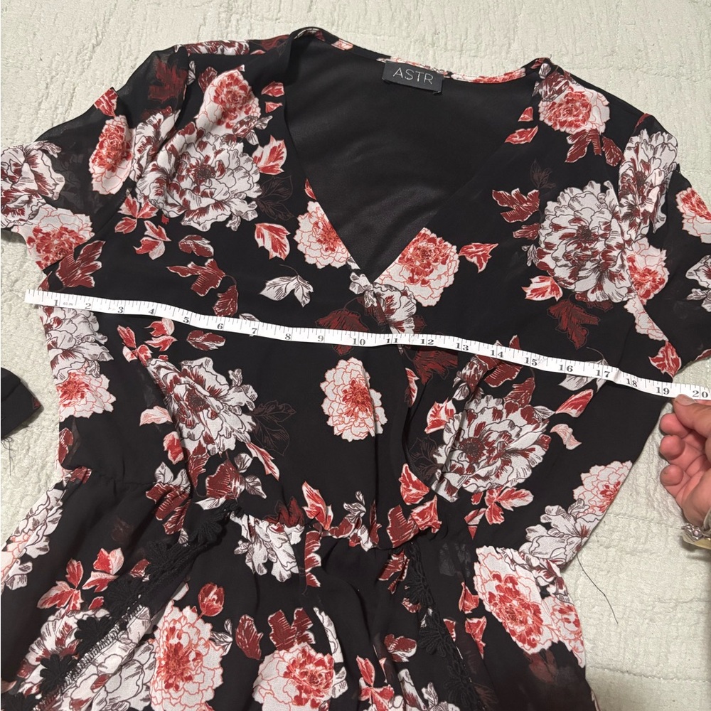 Astr Black and Floral Jumpsuit Size M - Picture 9 of 13